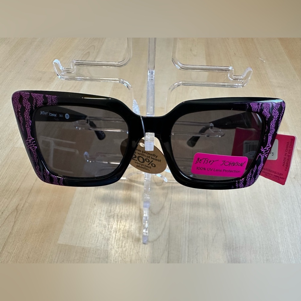 Betsey Johnson 100% UVA-UVB Lens Protection